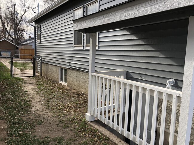 Building Photo - 1312 8th St