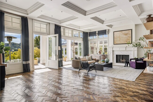 Building Photo - 9779 Oak Pass Rd