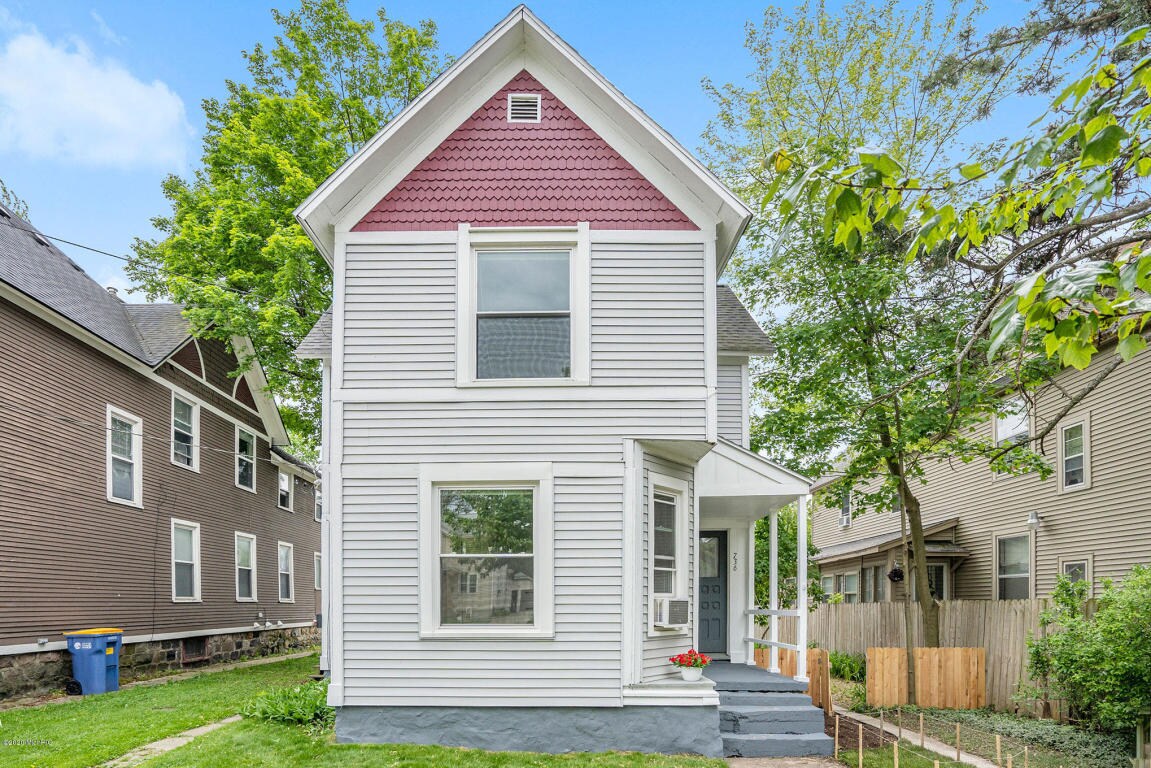 736 Fulton St E, Grand Rapids, MI 49503 Townhome Rentals in Grand