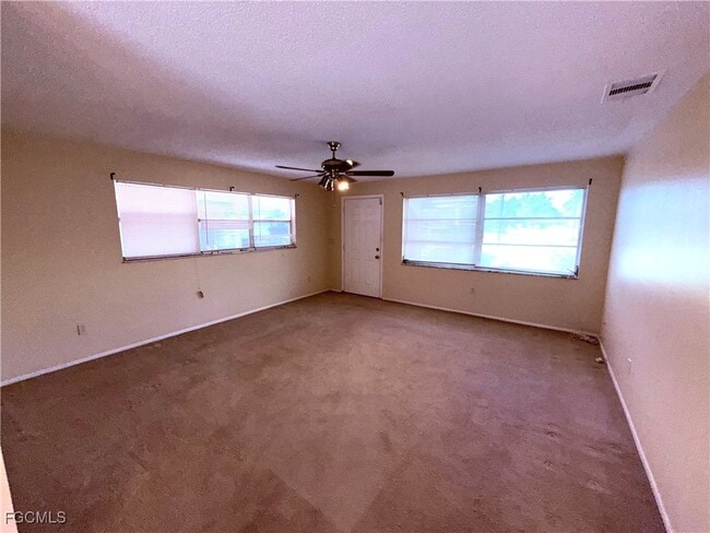 Building Photo - 25 Castlebar Cir