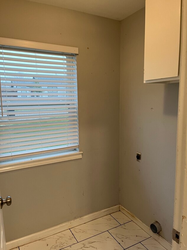 Utility - 122 Oak Hill Dr
