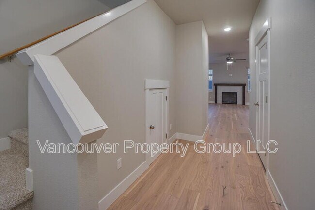 Building Photo - 2215 E Badger Wy