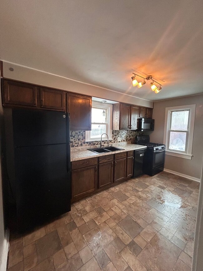 Foto del edificio - 1633 Kelly Dr