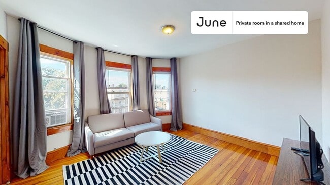 Foto del edificio - Private bedroom in 3 bed/1 bath Home