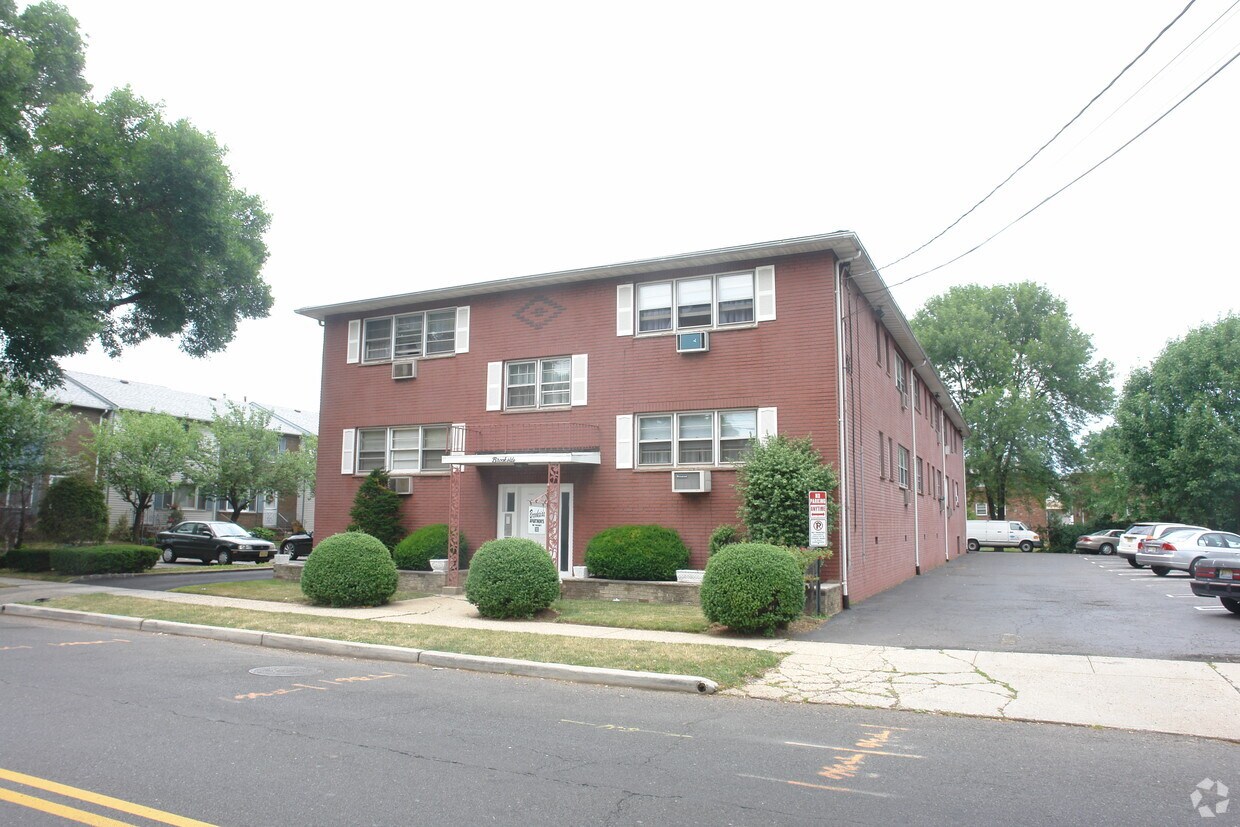 Building Photo - 322 E Elizabeth Ave