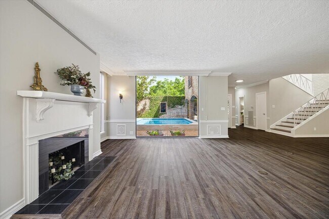 Building Photo - 6101 Valley Forge Dr