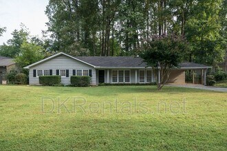 Building Photo - 225 Pebble Trail