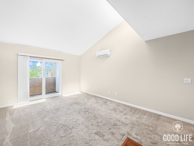 Building Photo - Perfect 1B/1BA w/ Balcony, Reserved Parkin...