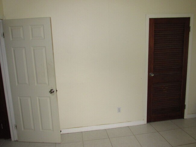 Building Photo - 3/1 on 2+ acres in St Cloud for Rent!