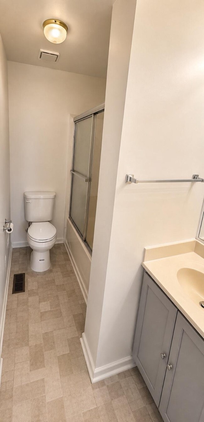 Building Photo - 203 W Park Dr