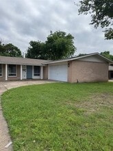 Building Photo - 923 Warren Way