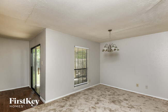 Building Photo - 612 Nora Ln