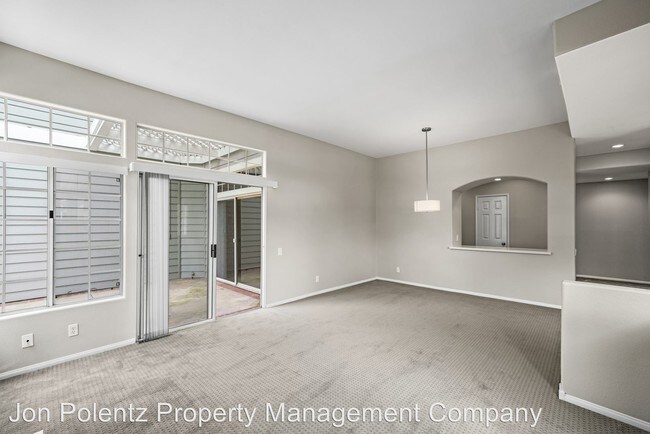 Building Photo - 2 br, 2 bath House - 3700 Daffodil Ave. #73