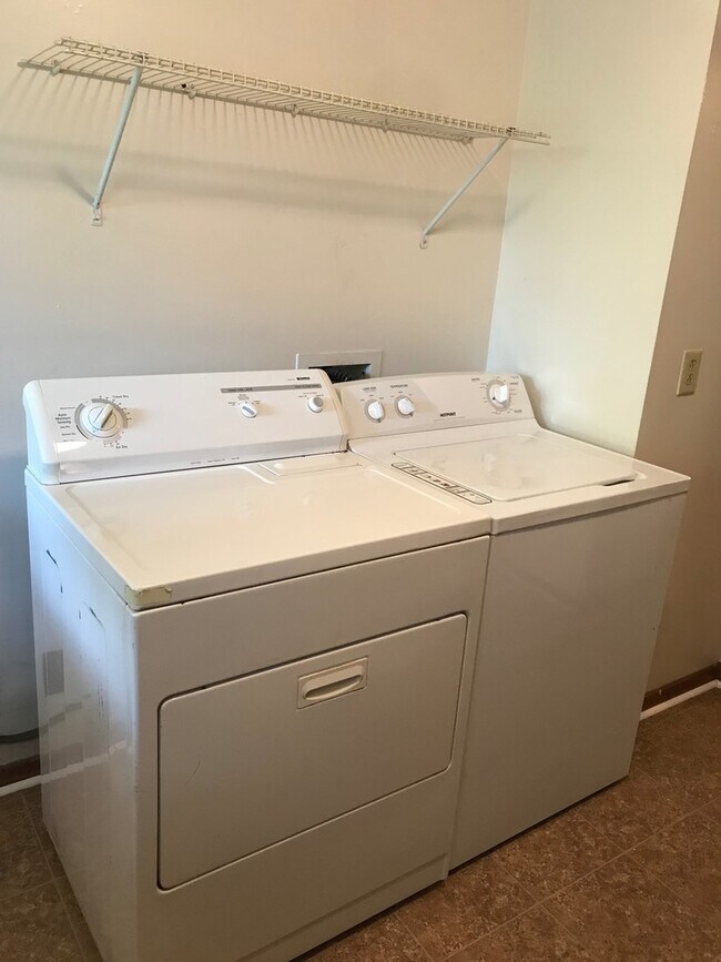 Foto del edificio - Collinwood Drive-5000