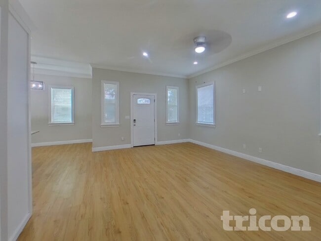 Building Photo - 7703 N Huntley Ave