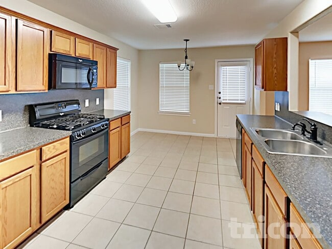 Foto del edificio - 12022 Green Bluff Ct