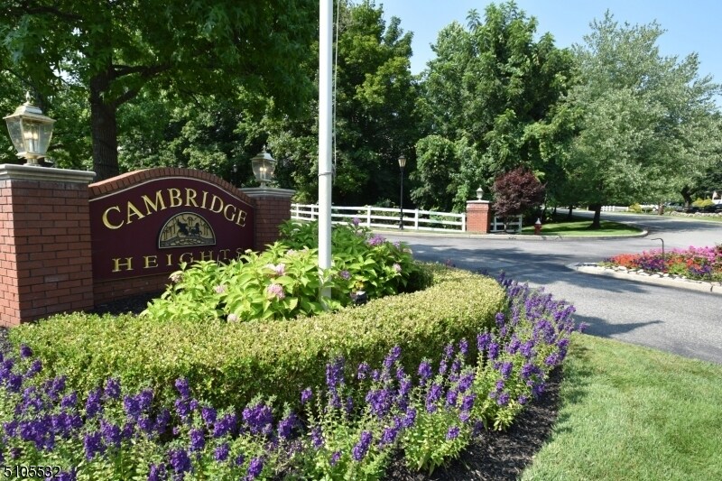 Foto principal - 191 Surrey Ct