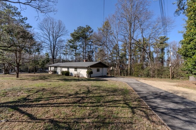 Photo - 1021 Plainview Dr (Marietta, GA) Apartments