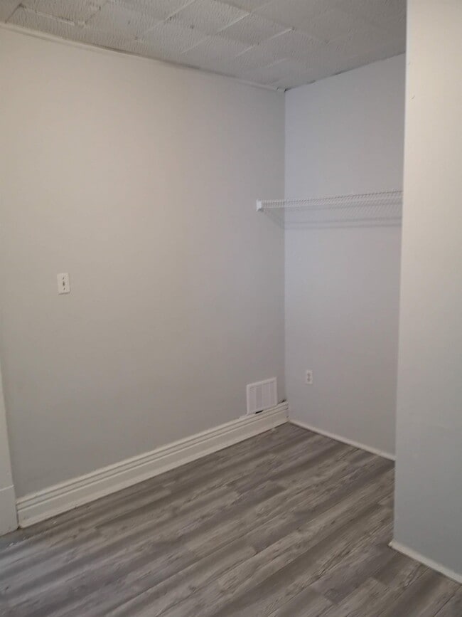 Photo du bâtiment - 844 Home St