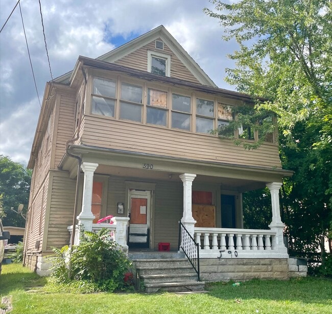 Building Photo - 590 Schiller Ave