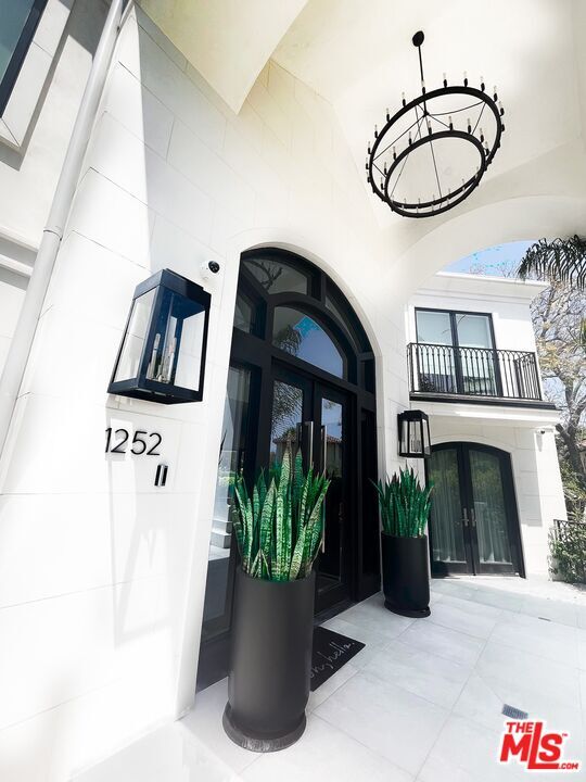 1252 Benedict Canyon Drive, Beverly Hills, CA 90210 House Rental in