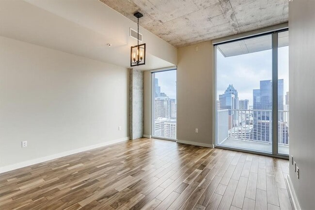 Building Photo - 360 Nueces St