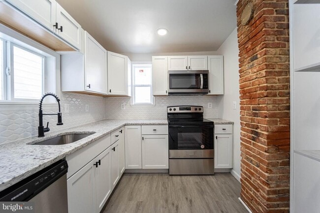 Building Photo - 3435 Hickory Ave