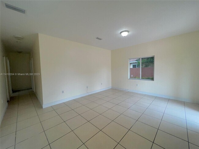 Building Photo - 763 NW 24th Ct