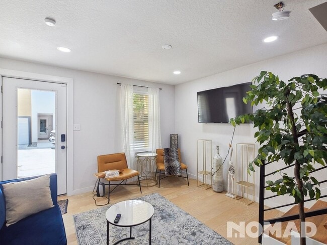 Building Photo - 3 Bedroom Townhome in San Antonio