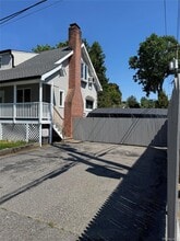 Building Photo - 7 Meadow St