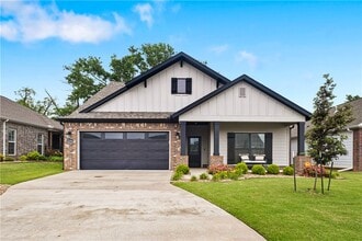 Building Photo - 2104 SW Huntwick Ave