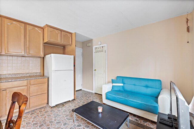 Building Photo - 1400 5th St