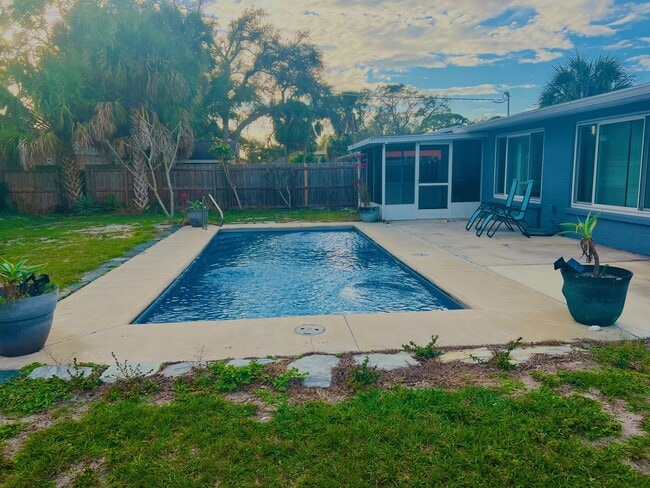 Building Photo - 571 Sunset Beach Dr