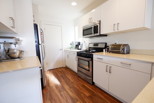 Building Photo - 40 Florentia St