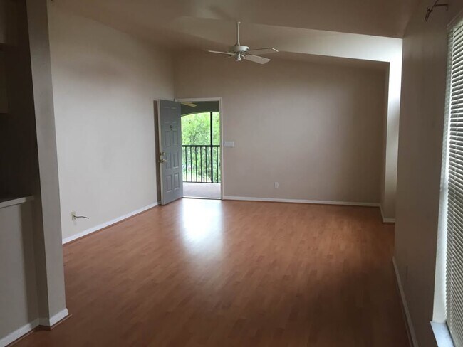 Foto del edificio - 13247 Whitehaven Ln