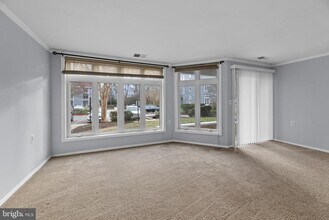 Building Photo - 1127 Lake Heron Dr