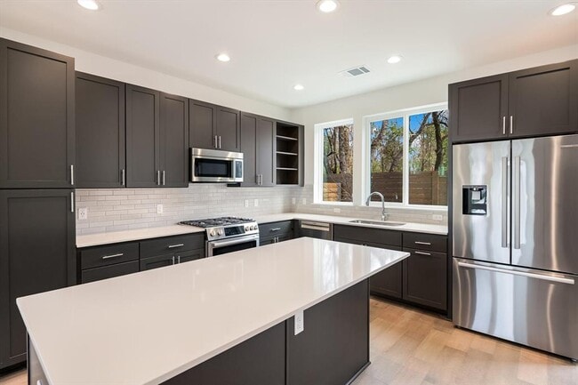 Foto del edificio - 2211 E M. Franklin Ave