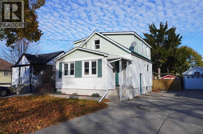 Building Photo - 460 Nelson St