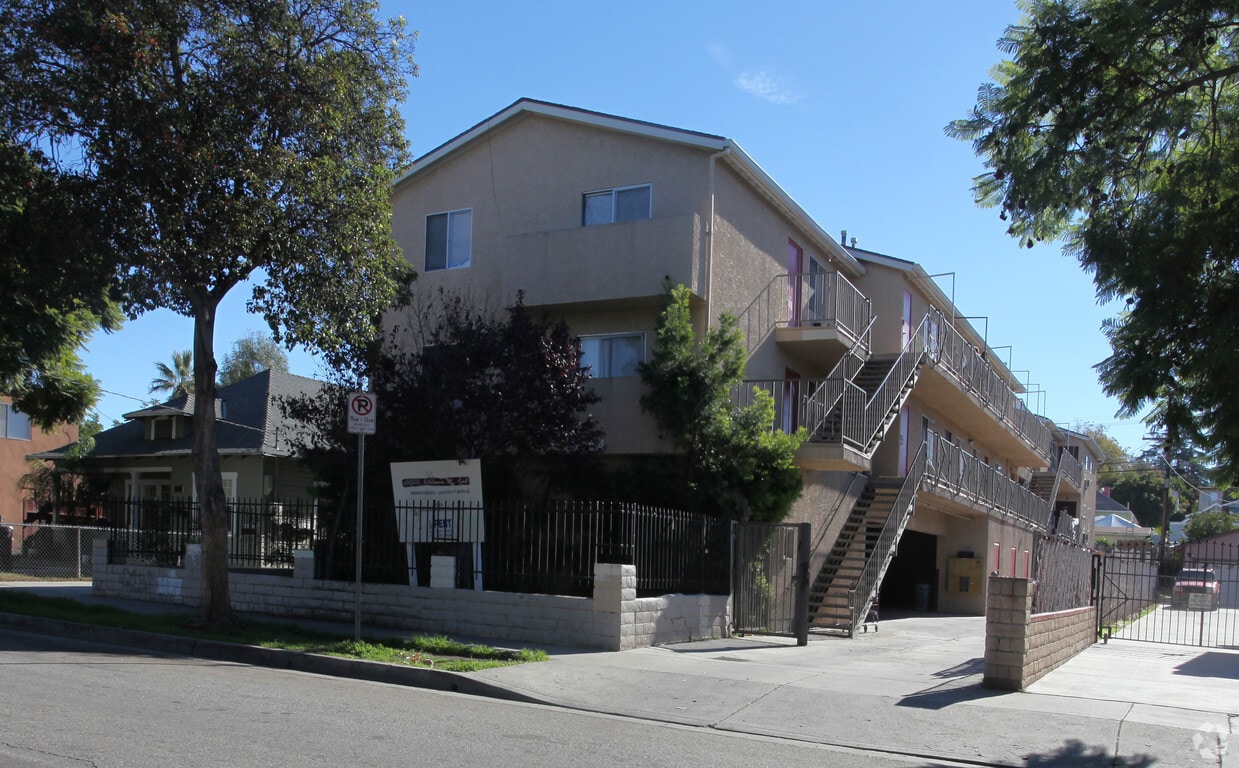 Primary Photo - 6154 Aldama St