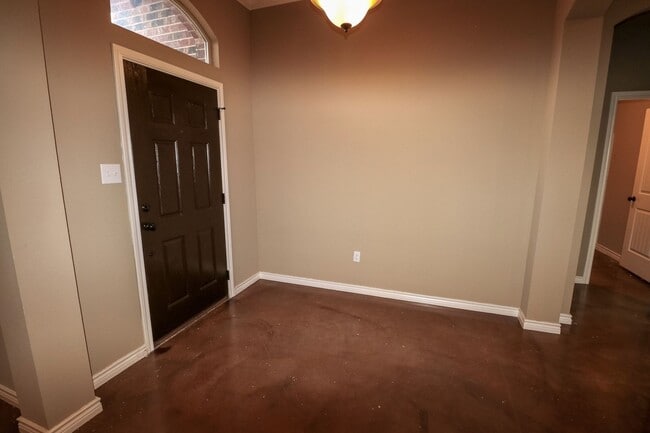 Building Photo - 3017 Stallion Dr