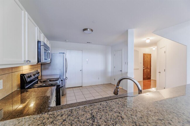 Building Photo - 10252 Summit Run Dr