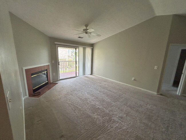 Foto del edificio - 6680 Wareham Ct