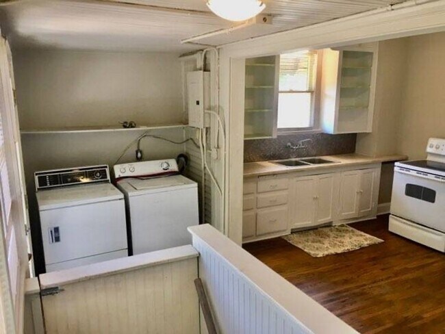 Building Photo - Charming 2 Bd Farmhouse on 1.12 Acres With...