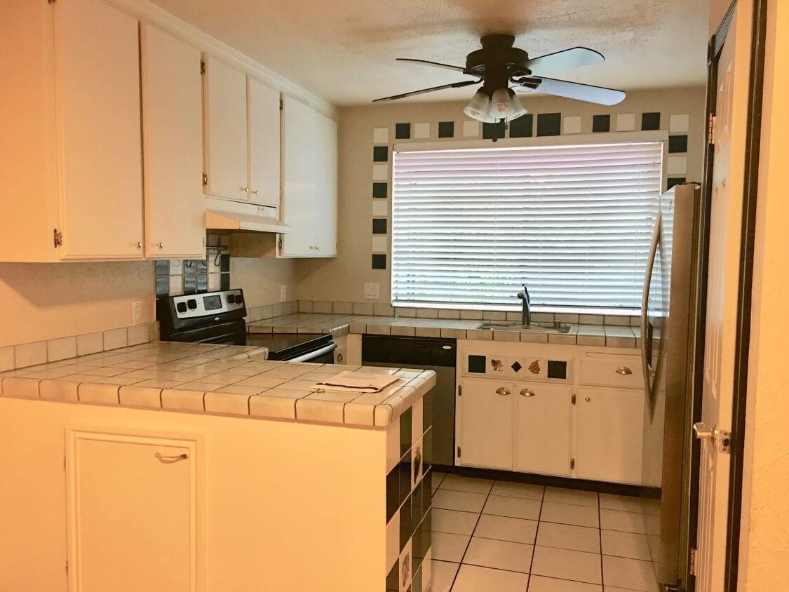Building Photo - 3346 Santa Rita Rd