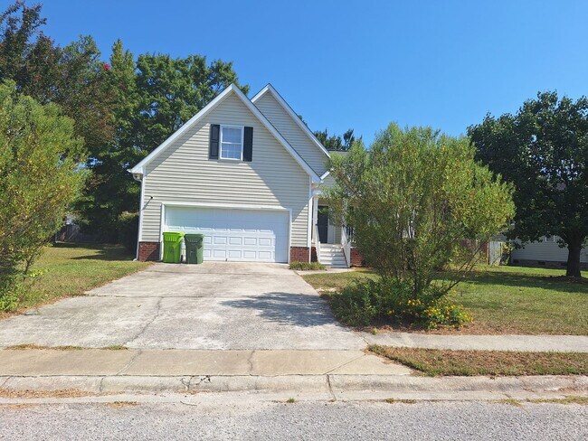 Building Photo - MOVE IN SPECIAL - $300 OFF THE FIRST FULL ...