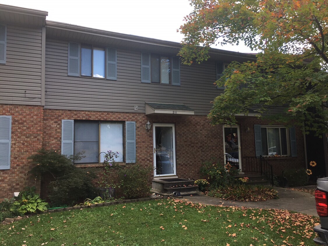 Primary Photo - 211 Walker Dr