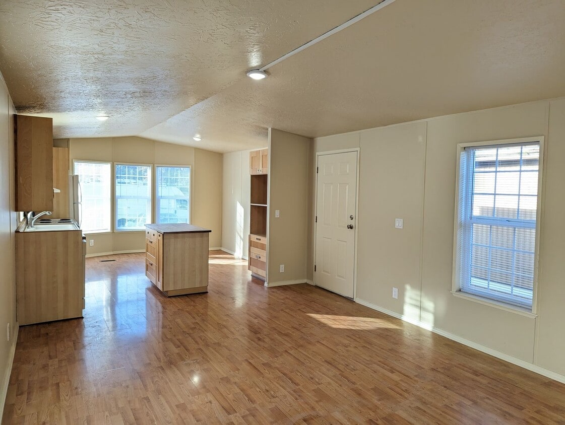 Primary Photo - Charming 2 Bedroom Home- Plank Flooring, V...