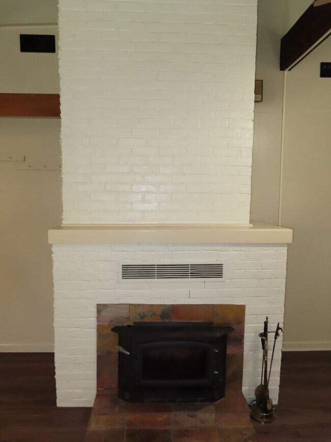 Building Photo - 440