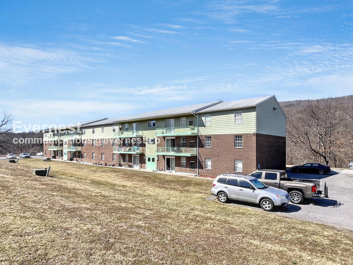 Building Photo - 12914 N Cresap St