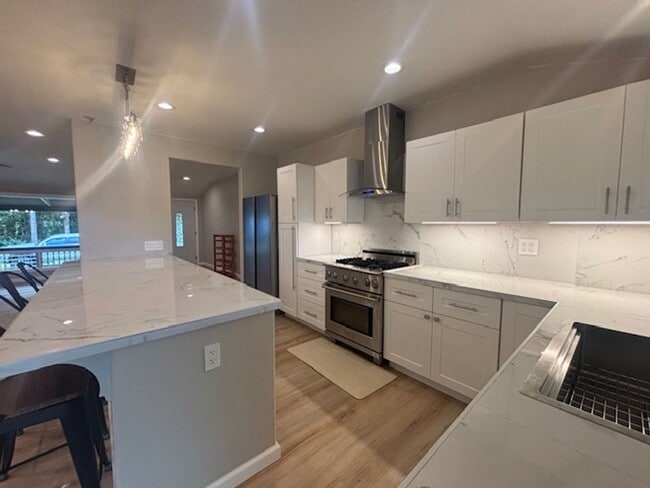 Foto del edificio - Gorgeous Four Bedroom / Two Bathroom On Usable Acreage